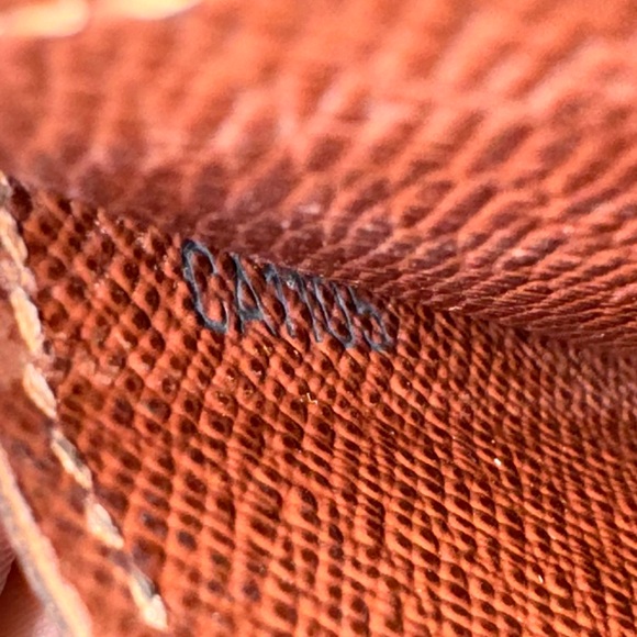 Louis Vuitton Monogram Card Holder - Picture 10 of 11